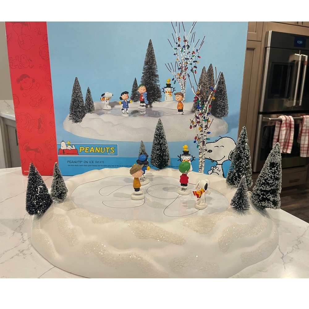 Dept 56 PEANUTS ON ICE Animated Skating Pond 56.59093 Snoopy Charlie Brown 2004